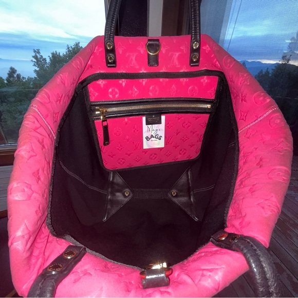 Louis Vuitton: Limited Edition Neoprene Scuba LV Monogram MM Tote Bag (Fuchsia) - Picture 14 of 17